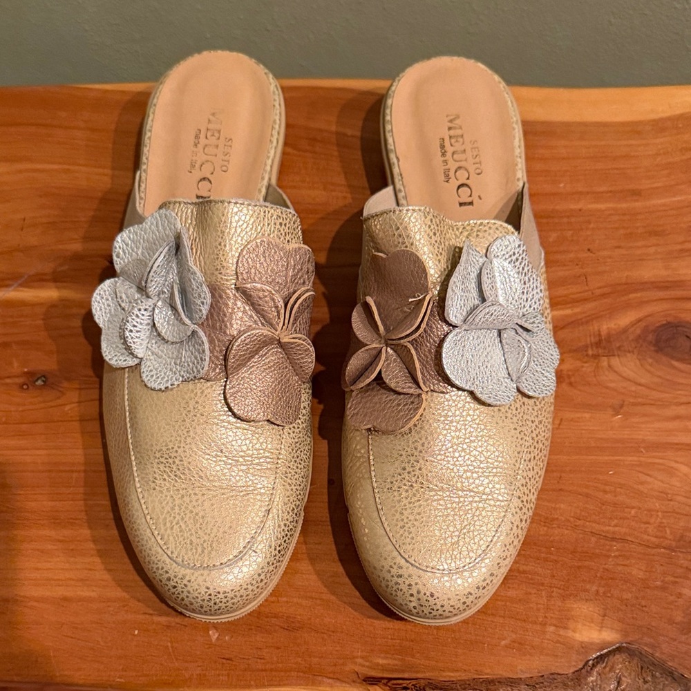 Sesto Meucci Gold Leather Floral Appliqué Mules
